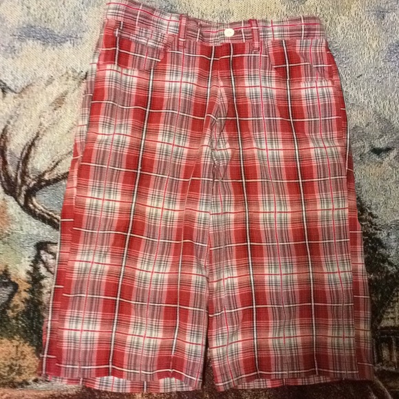 Red casual shorts - Picture 1 of 3
